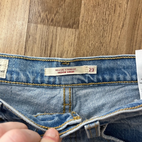 Wedgie Straight Levi’s - Picture 3 of 4